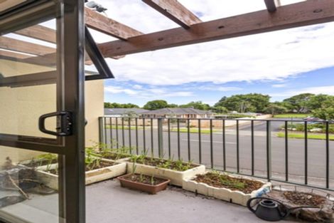 Photo of property in 3/17 Harbour View Road, Te Atatu Peninsula, Auckland, 0610