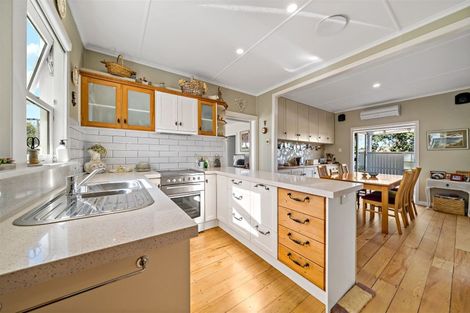 Photo of property in 52 Woodlands Crescent, Browns Bay, Auckland, 0630
