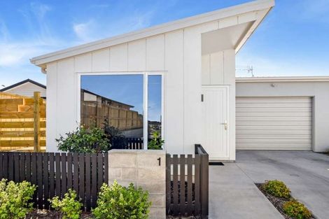 Photo of property in 1 Chain Place, Papamoa, 3118