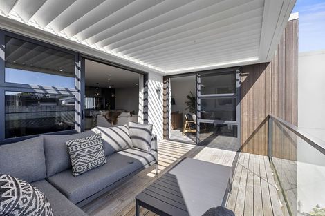 Photo of property in 2/11a Baring Terrace, Strandon, New Plymouth, 4312