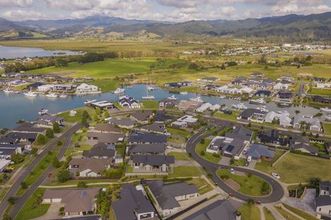 Photo of property in 10 Topping Place, Whitianga, 3510