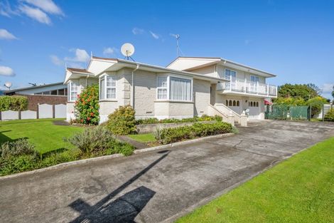 Photo of property in 64 Highbury Drive, Levin, 5510