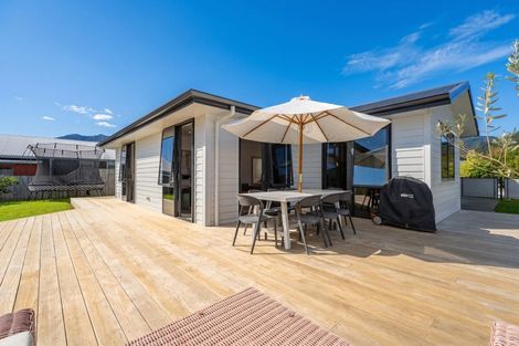 Photo of property in 5 Victoria Street, Coromandel, 3506