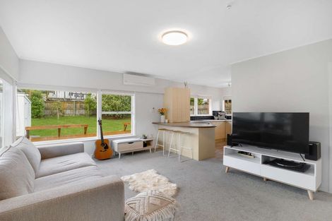 Photo of property in 2/8 Wykeham Place, Glenfield, Auckland, 0629