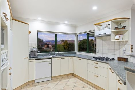 Photo of property in 2 Millennium Hill, Paraparaumu, 5032