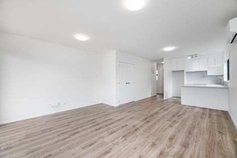 Photo of property in 43b/4 Waimumu Road, Massey, Auckland, 0614