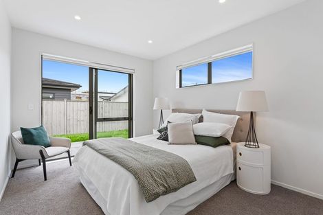 Photo of property in 98 Pepene Avenue, Takanini, 2112