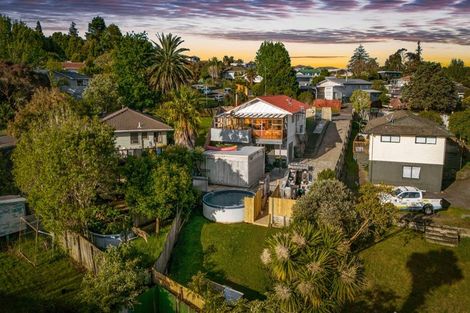 Photo of property in 39 Rehia Road, Massey, Auckland, 0614