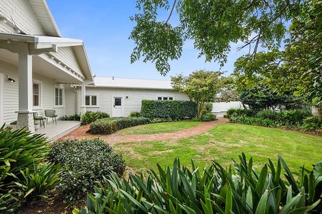 Photo of property in 66 Paynters Avenue, Strandon, New Plymouth, 4312