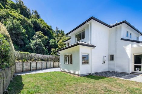 Photo of property in 6 Chippenham Grove, Churton Park, Wellington, 6037