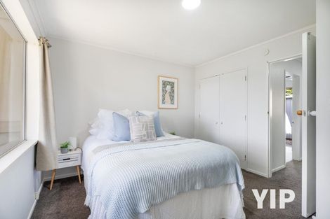 Photo of property in 5 Pimlico Place, Newlands, Wellington, 6037