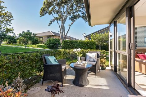 Photo of property in 9 Royalle Mews, Botany Downs, Auckland, 2010