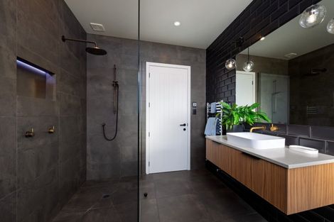 Photo of property in 5 Bull Ridge, Wanaka, 9305