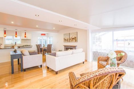 Photo of property in 16 Limmer Place, Browns Bay, Auckland, 0632