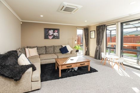 Photo of property in 5 Nobleman Place, Hamilton East, Hamilton, 3216