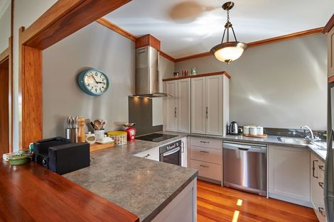 Photo of property in 24 Clausen Street, Takaro, Palmerston North, 4412