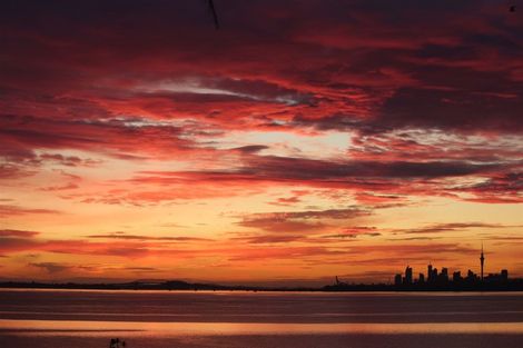 Photo of property in 8 Kawai Rise, Te Atatu Peninsula, Auckland, 0610