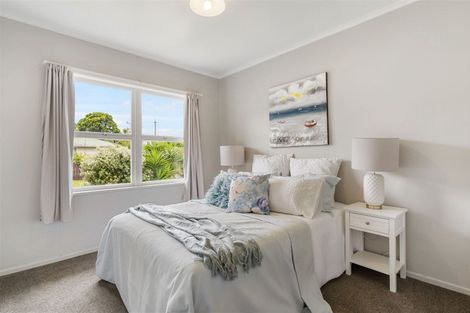 Photo of property in 1/2 Sunhaven Avenue, Glenfield, Auckland, 0629