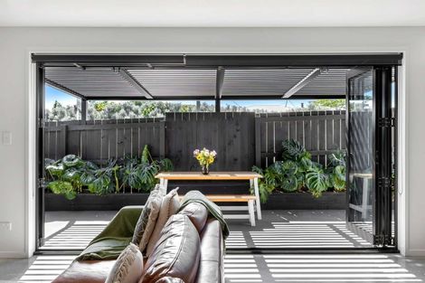 Photo of property in 1 Rehua Place, Waiwhakaiho, New Plymouth, 4312