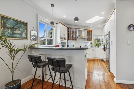 Photo of property in 101 Apu Crescent, Lyall Bay, Wellington, 6022