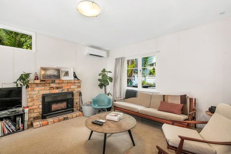 Photo of property in 16 Mahoe Road, Titirangi, Auckland, 0604