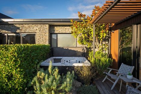 Photo of property in 5 Bull Ridge, Wanaka, 9305