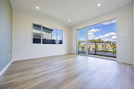 Photo of property in 2 Kartolina Crescent, Kumeu, 0810