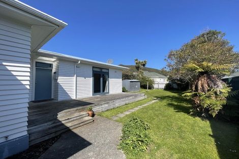 Photo of property in 8 Birdwood Road, Waterloo, Lower Hutt, 5011