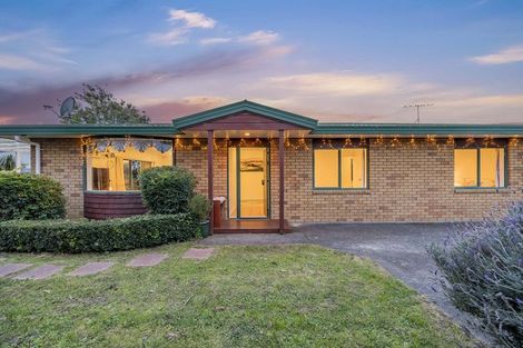 Photo of property in 14 Swanson Oaks, Swanson, Auckland, 0612