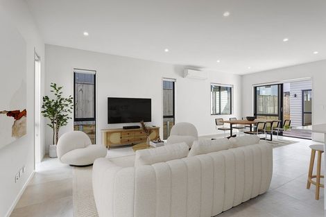Photo of property in 28 Port Way, Rosehill, 2113