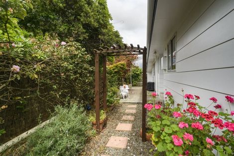 Photo of property in 5 Hillcrest Drive, Kelvin Grove, Palmerston North, 4414