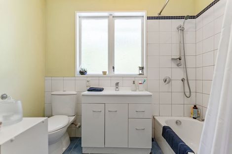 Photo of property in 121 Oreil Avenue, West Harbour, Auckland, 0618