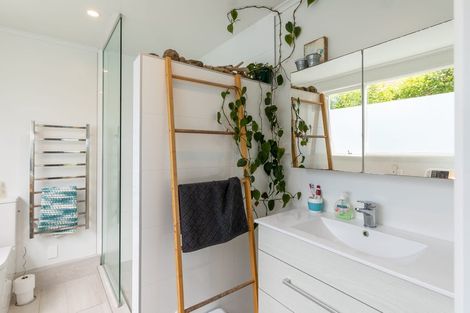 Photo of property in 40 Gill Avenue, Te Atatu Peninsula, Auckland, 0610