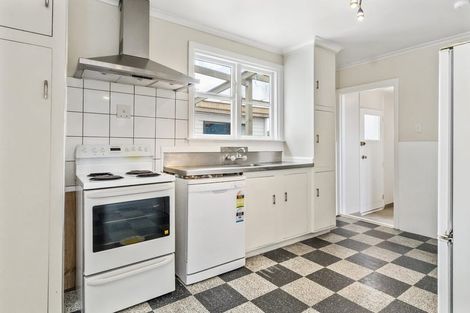 Photo of property in 11 Hollyford Avenue, Bryndwr, Christchurch, 8053
