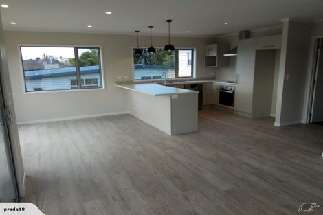 Photo of property in 10 Ridgeview Close, Red Beach, 0932