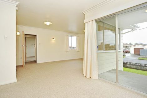 Photo of property in 2 Nairn Crescent, Awapuni, Palmerston North, 4412