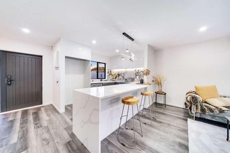 Photo of property in 2/7 Gambare Place, Wattle Downs, Auckland, 2103