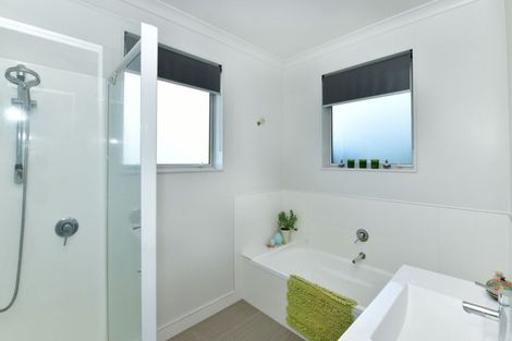 Photo of property in 56 Grovenor Drive, Orewa, 0931