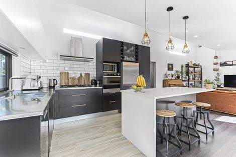 Photo of property in 4 Bright Way, Lower Vogeltown, New Plymouth, 4310