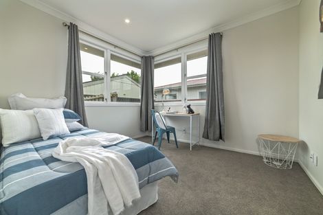 Photo of property in 15 Newhaven Place, Roslyn, Palmerston North, 4414