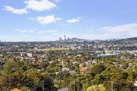 Photo of property in 6 Fairmount Road, Titirangi, Auckland, 0604