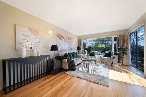 Photo of property in 28 Manhattan Heights, Glendene, Auckland, 0602