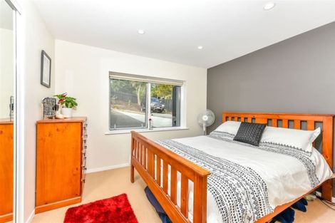 Photo of property in 18 Grassmere Road, Henderson Valley, Auckland, 0612