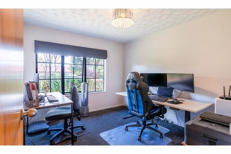 Photo of property in 7 Imperial Place, Henderson, Auckland, 0612