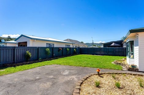 Photo of property in 3 Dover Road, Wainuiomata, Lower Hutt, 5014