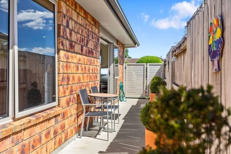 Photo of property in 16 Popata Close, Papamoa Beach, Papamoa, 3118