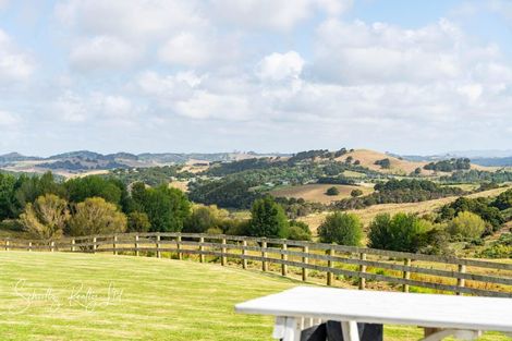 Photo of property in 918 Oneriri Road, Kaiwaka, 0573