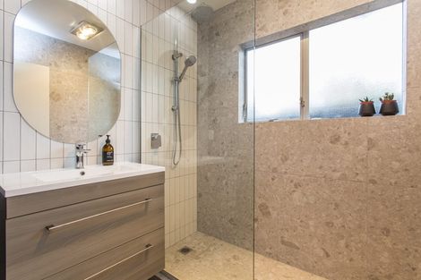 Photo of property in 1/18a Sherwood Avenue, Te Atatu South, Auckland, 0610