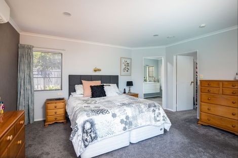 Photo of property in 11 Shelter Grove, Frankleigh Park, New Plymouth, 4310