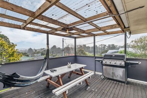 Photo of property in 10 Bishop Street, Green Bay, Auckland, 0604